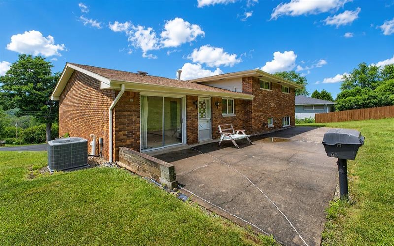 177 Thompson Lane, Irwin, 15642, 3 Bedrooms Bedrooms, ,2.1 BathroomsBathrooms,Residential,For Sale,Thompson Lane,1762639