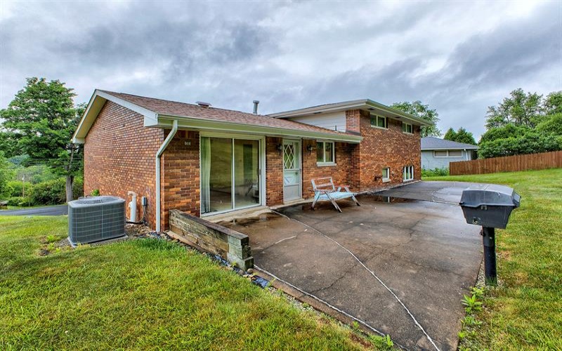 177 Thompson Lane, Irwin, 15642, 3 Bedrooms Bedrooms, ,2.1 BathroomsBathrooms,Residential,For Sale,Thompson Lane,1762639