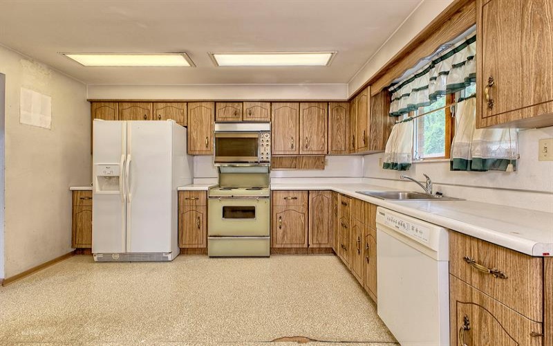 177 Thompson Lane, Irwin, 15642, 3 Bedrooms Bedrooms, ,2.1 BathroomsBathrooms,Residential,For Sale,Thompson Lane,1762639