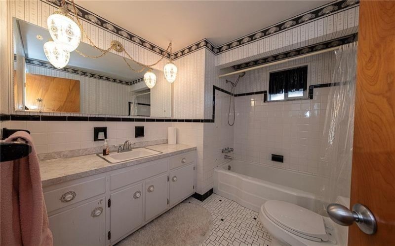719 Locust St, Greensburg, 15601, 3 Bedrooms Bedrooms, ,2 BathroomsBathrooms,Residential,For Sale,Locust St,1762645