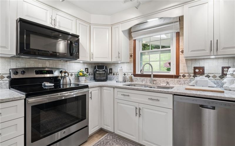 103 Aquillin Court, Irwin, 15642, 3 Bedrooms Bedrooms, 8 Rooms Rooms,2.1 BathroomsBathrooms,Residential,For Sale,Aquillin Court,1762647