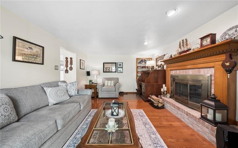 103 Aquillin Court, Irwin, 15642, 3 Bedrooms Bedrooms, 8 Rooms Rooms,2.1 BathroomsBathrooms,Residential,For Sale,Aquillin Court,1762647