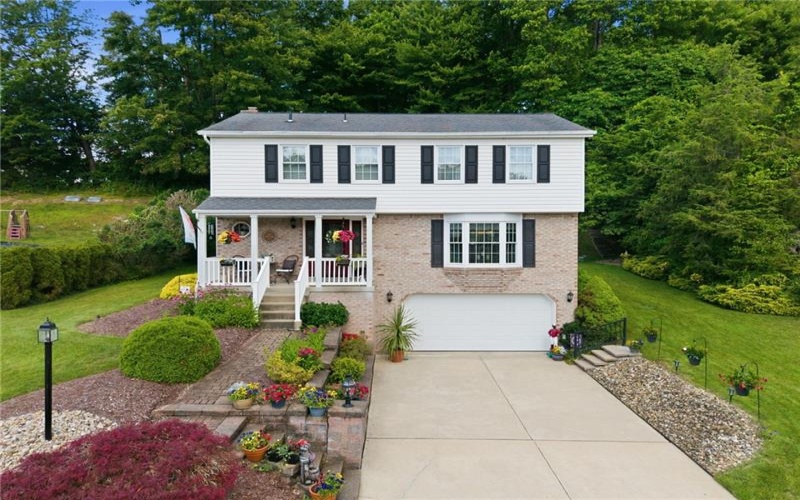 103 Aquillin Court, Irwin, 15642, 3 Bedrooms Bedrooms, 8 Rooms Rooms,2.1 BathroomsBathrooms,Residential,For Sale,Aquillin Court,1762647