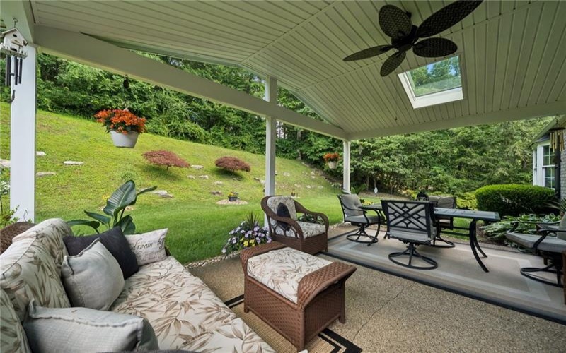 103 Aquillin Court, Irwin, 15642, 3 Bedrooms Bedrooms, 8 Rooms Rooms,2.1 BathroomsBathrooms,Residential,For Sale,Aquillin Court,1762647
