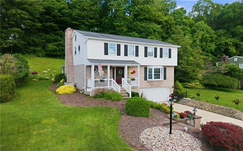 103 Aquillin Court, Irwin, 15642, 3 Bedrooms Bedrooms, 8 Rooms Rooms,2.1 BathroomsBathrooms,Residential,For Sale,Aquillin Court,1762647