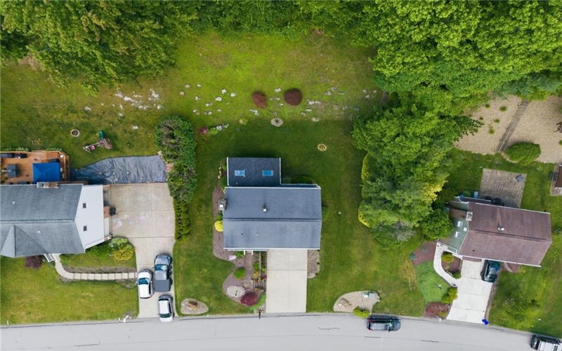 103 Aquillin Court, Irwin, 15642, 3 Bedrooms Bedrooms, 8 Rooms Rooms,2.1 BathroomsBathrooms,Residential,For Sale,Aquillin Court,1762647