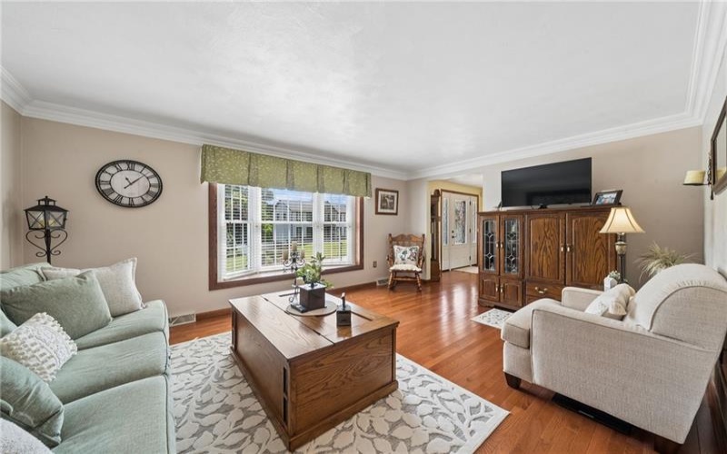103 Aquillin Court, Irwin, 15642, 3 Bedrooms Bedrooms, 8 Rooms Rooms,2.1 BathroomsBathrooms,Residential,For Sale,Aquillin Court,1762647