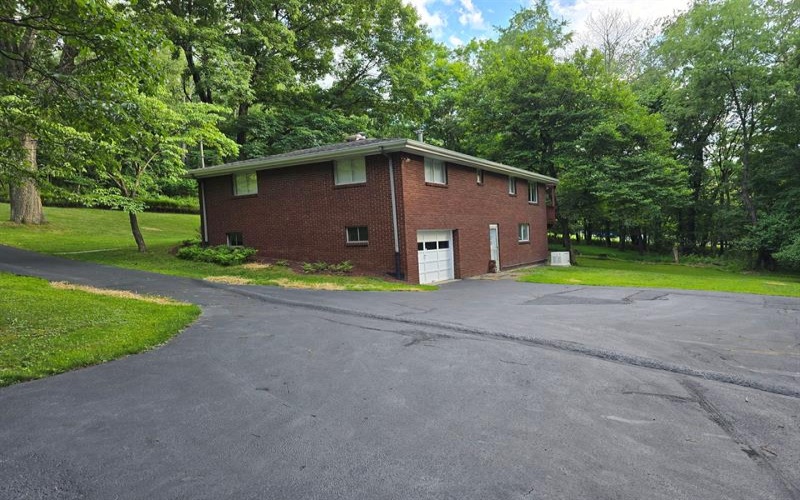 11255 Brokers LANE, Irwin, 15642, 3 Bedrooms Bedrooms, 7 Rooms Rooms,1.1 BathroomsBathrooms,Residential,For Sale,Brokers,1762703
