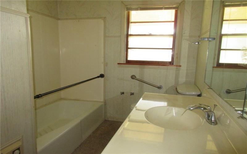 35 Pleasant Valley Rd, Claysville, 15323, 3 Bedrooms Bedrooms, ,2 BathroomsBathrooms,Residential,For Sale,Pleasant Valley Rd,1725828