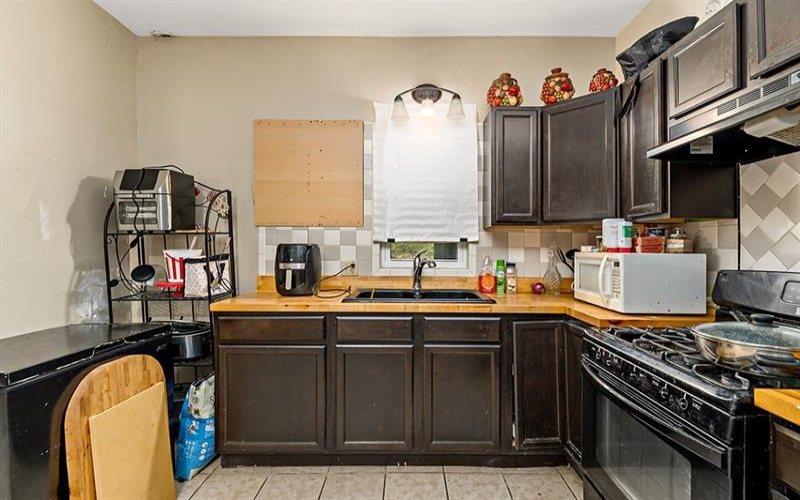 975 Thompson Ave, Donora, 15033, 3 Bedrooms Bedrooms, ,1 BathroomBathrooms,Residential,For Sale,Thompson Ave,1740272