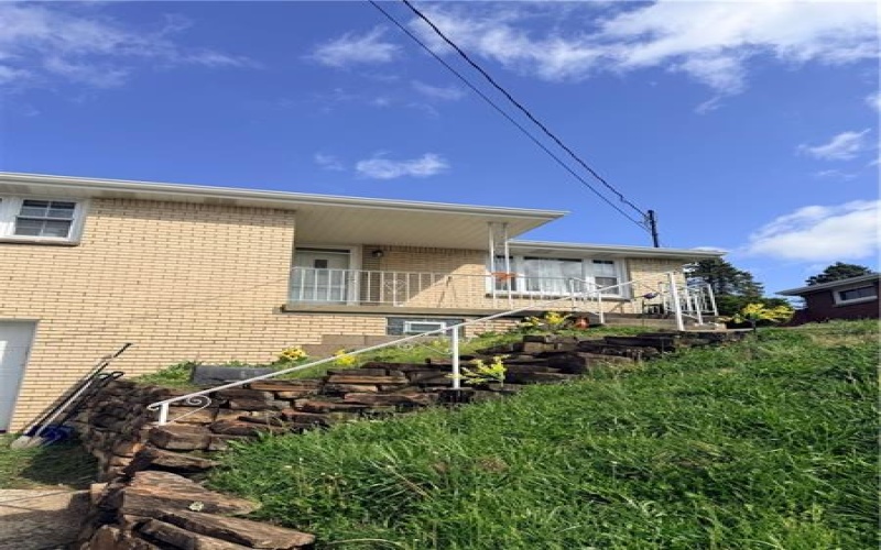 16 Jackson Dr, Monessen, 15062, 3 Bedrooms Bedrooms, 7 Rooms Rooms,2 BathroomsBathrooms,Residential,For Sale,Jackson Dr,1749484