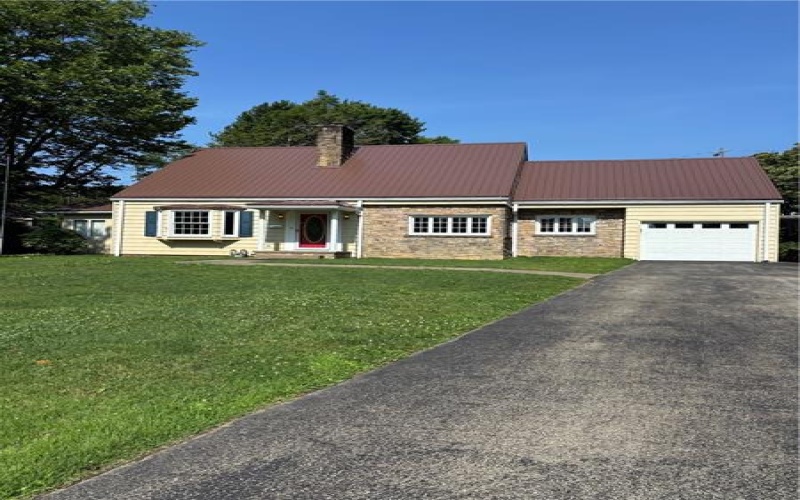 38 Hillcrest Ln, Uniontown, 15401, 3 Bedrooms Bedrooms, 9 Rooms Rooms,2 BathroomsBathrooms,Residential,For Sale,Hillcrest Ln,1762944