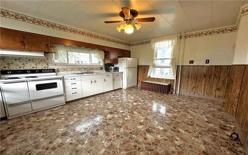 309 Washington Street, Mount Pleasant, 15666, 2 Bedrooms Bedrooms, 5 Rooms Rooms,1 BathroomBathrooms,Residential,For Sale,Washington Street,1754709