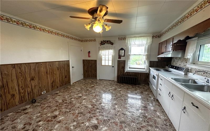 309 Washington Street, Mount Pleasant, 15666, 2 Bedrooms Bedrooms, 5 Rooms Rooms,1 BathroomBathrooms,Residential,For Sale,Washington Street,1754709