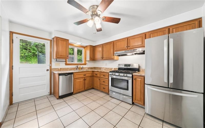 551 Hickory Dr, Greensburg, 15601, 2 Bedrooms Bedrooms, 6 Rooms Rooms,2.1 BathroomsBathrooms,Residential,For Sale,Hickory Dr,1755573