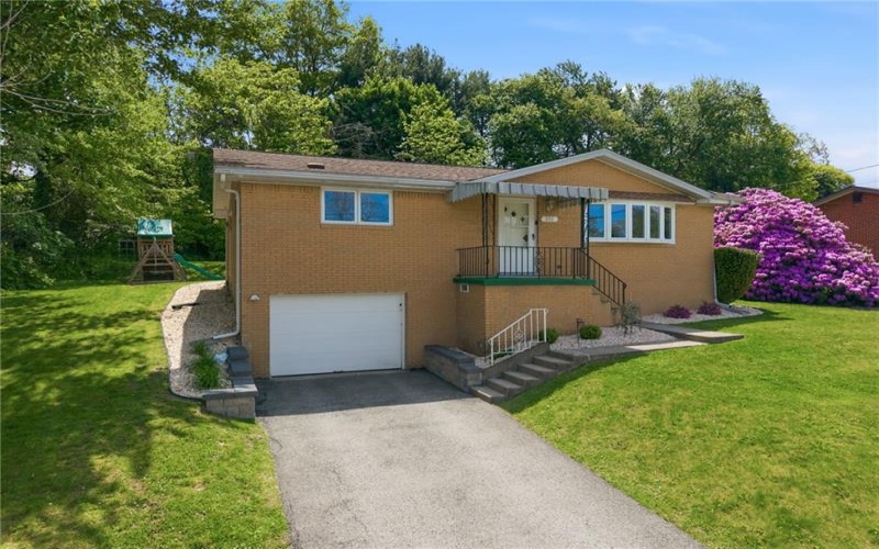 551 Hickory Dr, Greensburg, 15601, 2 Bedrooms Bedrooms, 6 Rooms Rooms,2.1 BathroomsBathrooms,Residential,For Sale,Hickory Dr,1755573