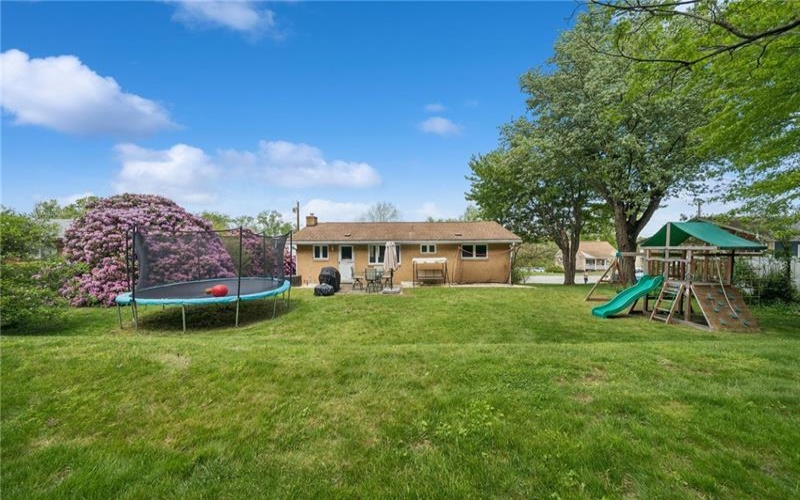 551 Hickory Dr, Greensburg, 15601, 2 Bedrooms Bedrooms, 6 Rooms Rooms,2.1 BathroomsBathrooms,Residential,For Sale,Hickory Dr,1755573
