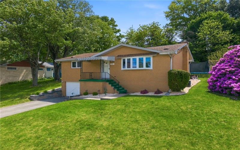 551 Hickory Dr, Greensburg, 15601, 2 Bedrooms Bedrooms, 6 Rooms Rooms,2.1 BathroomsBathrooms,Residential,For Sale,Hickory Dr,1755573