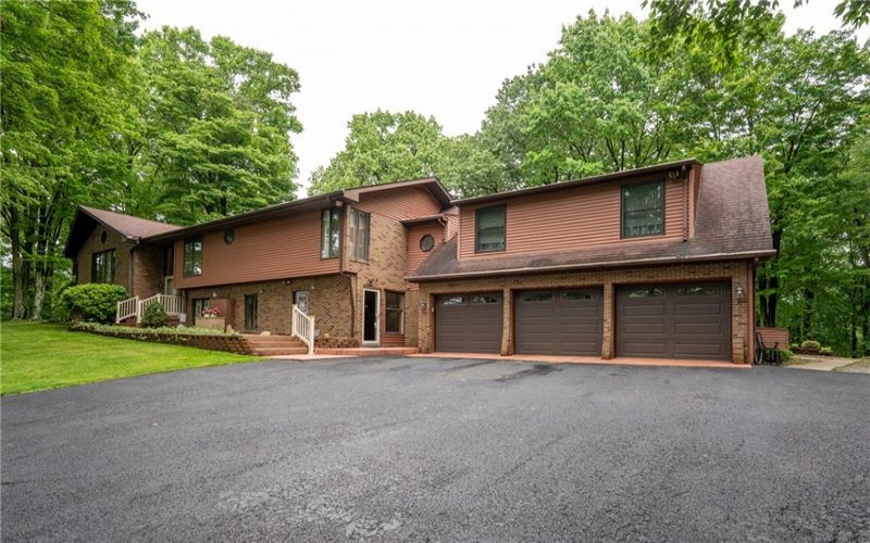 133 Windswept Dr, Latrobe, 15650, 5 Bedrooms Bedrooms, ,4.1 BathroomsBathrooms,Residential,For Sale,Windswept Dr,1755823
