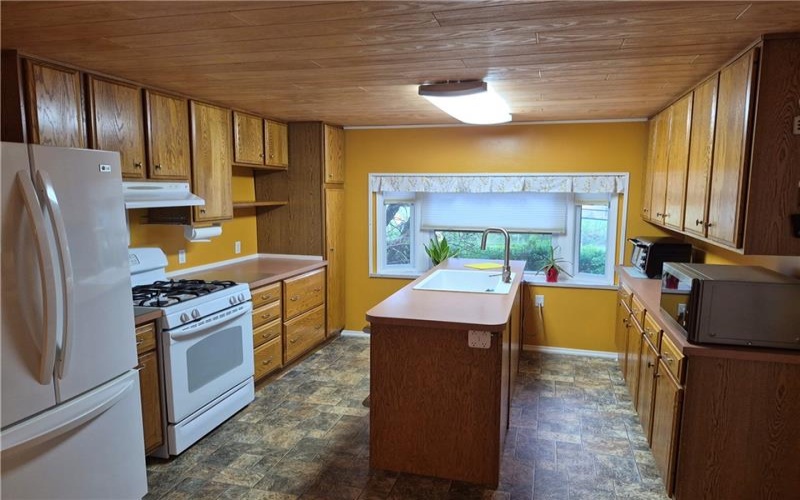 4008 Finleyville Elrama Rd, Finleyville, 15332, 3 Bedrooms Bedrooms, ,2 BathroomsBathrooms,Residential,For Sale,Finleyville Elrama Rd,1757855