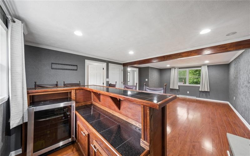 4044 Briarwood Dr, Jeannette, 15644, 3 Bedrooms Bedrooms, ,2.1 BathroomsBathrooms,Residential,For Sale,Briarwood Dr,1758365