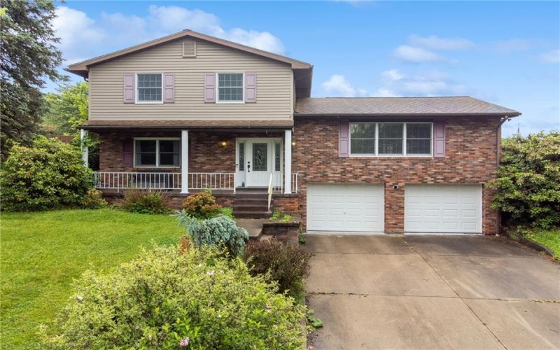 4044 Briarwood Dr, Jeannette, 15644, 3 Bedrooms Bedrooms, ,2.1 BathroomsBathrooms,Residential,For Sale,Briarwood Dr,1758365