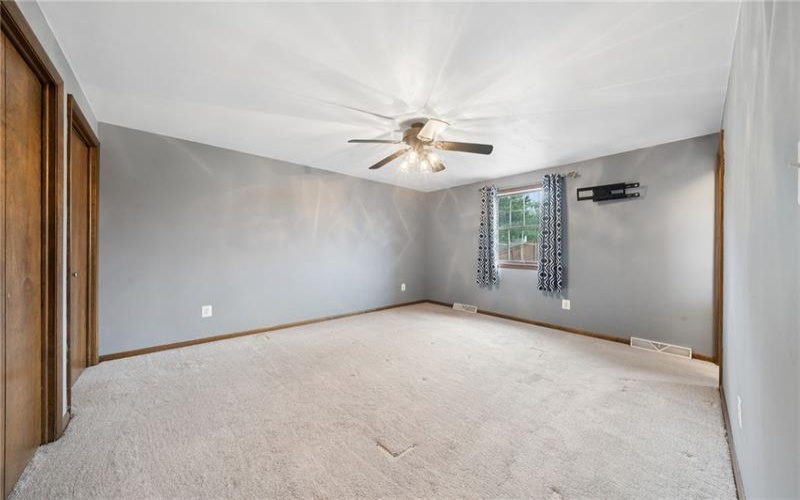 4044 Briarwood Dr, Jeannette, 15644, 3 Bedrooms Bedrooms, ,2.1 BathroomsBathrooms,Residential,For Sale,Briarwood Dr,1758365