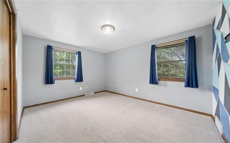 4044 Briarwood Dr, Jeannette, 15644, 3 Bedrooms Bedrooms, ,2.1 BathroomsBathrooms,Residential,For Sale,Briarwood Dr,1758365