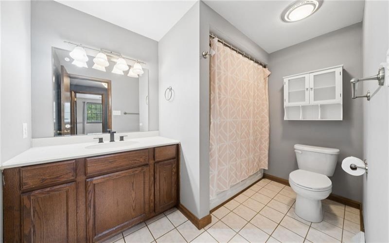 4044 Briarwood Dr, Jeannette, 15644, 3 Bedrooms Bedrooms, ,2.1 BathroomsBathrooms,Residential,For Sale,Briarwood Dr,1758365
