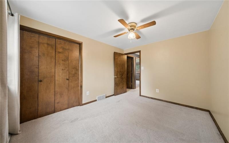 4044 Briarwood Dr, Jeannette, 15644, 3 Bedrooms Bedrooms, ,2.1 BathroomsBathrooms,Residential,For Sale,Briarwood Dr,1758365