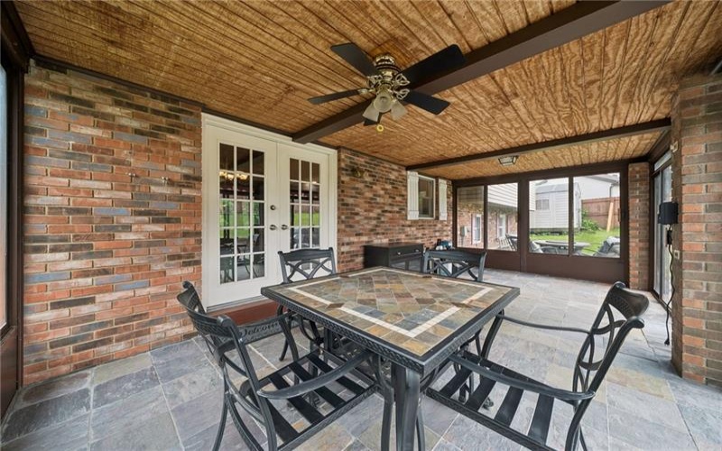4044 Briarwood Dr, Jeannette, 15644, 3 Bedrooms Bedrooms, ,2.1 BathroomsBathrooms,Residential,For Sale,Briarwood Dr,1758365