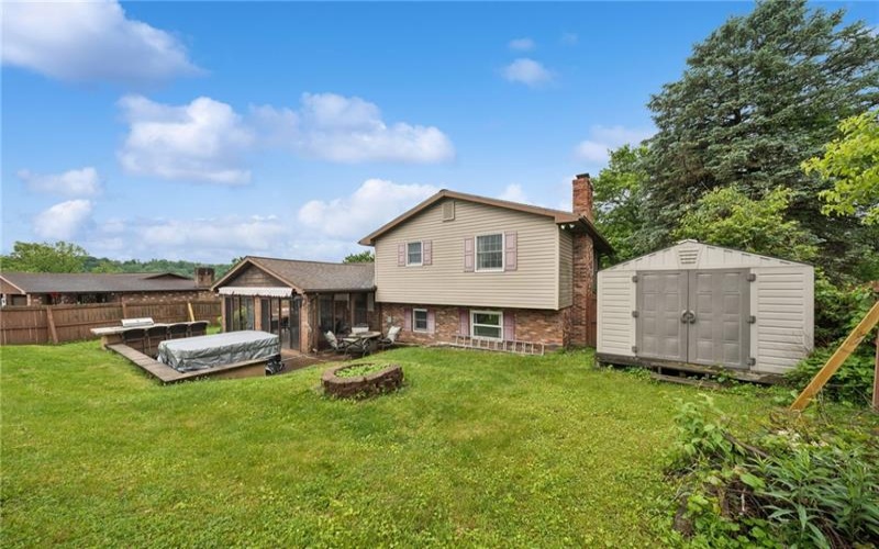 4044 Briarwood Dr, Jeannette, 15644, 3 Bedrooms Bedrooms, ,2.1 BathroomsBathrooms,Residential,For Sale,Briarwood Dr,1758365