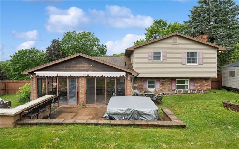 4044 Briarwood Dr, Jeannette, 15644, 3 Bedrooms Bedrooms, ,2.1 BathroomsBathrooms,Residential,For Sale,Briarwood Dr,1758365