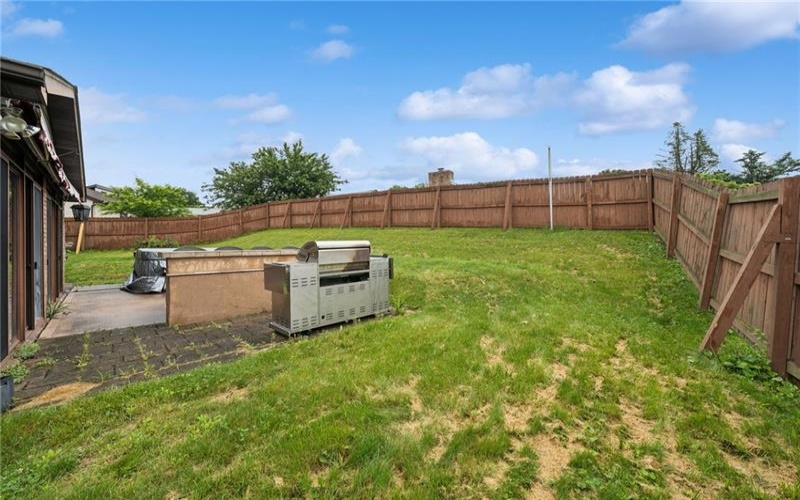 4044 Briarwood Dr, Jeannette, 15644, 3 Bedrooms Bedrooms, ,2.1 BathroomsBathrooms,Residential,For Sale,Briarwood Dr,1758365