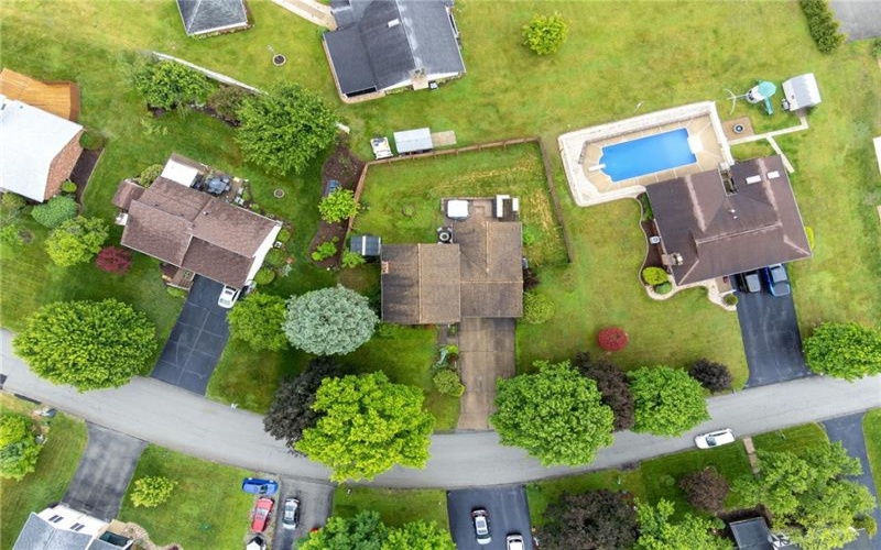 4044 Briarwood Dr, Jeannette, 15644, 3 Bedrooms Bedrooms, ,2.1 BathroomsBathrooms,Residential,For Sale,Briarwood Dr,1758365
