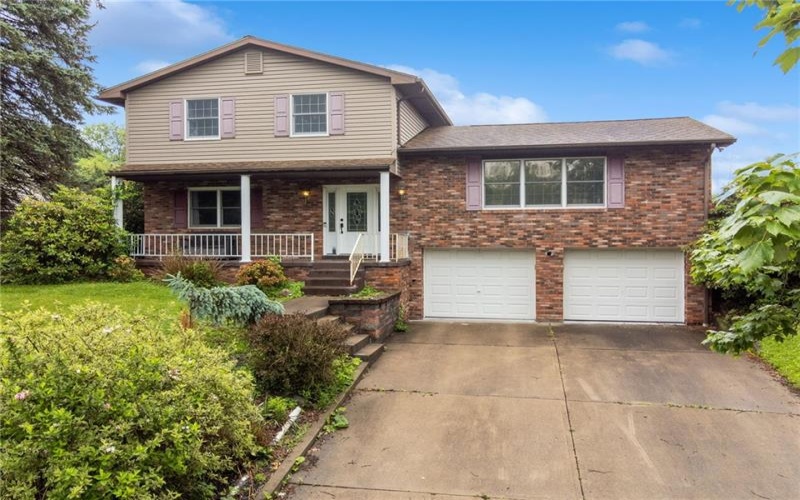 4044 Briarwood Dr, Jeannette, 15644, 3 Bedrooms Bedrooms, ,2.1 BathroomsBathrooms,Residential,For Sale,Briarwood Dr,1758365