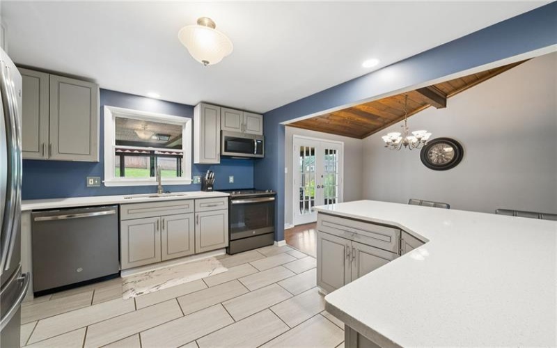 4044 Briarwood Dr, Jeannette, 15644, 3 Bedrooms Bedrooms, ,2.1 BathroomsBathrooms,Residential,For Sale,Briarwood Dr,1758365