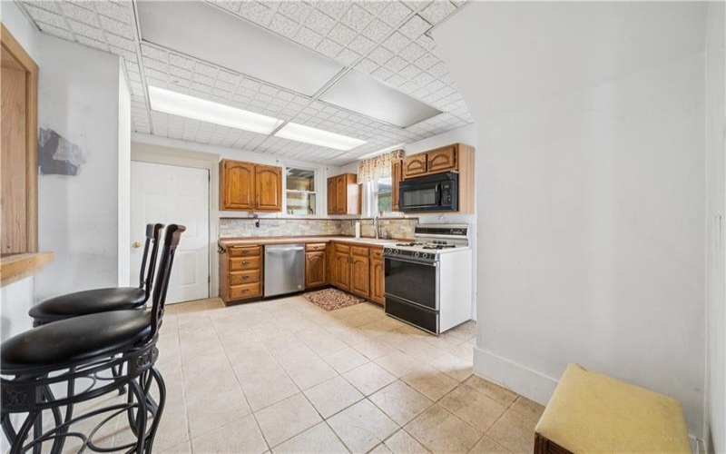 601 Walnut St, Latrobe, 15650, 3 Bedrooms Bedrooms, 10 Rooms Rooms,2.1 BathroomsBathrooms,Residential,For Sale,Walnut St,1759186