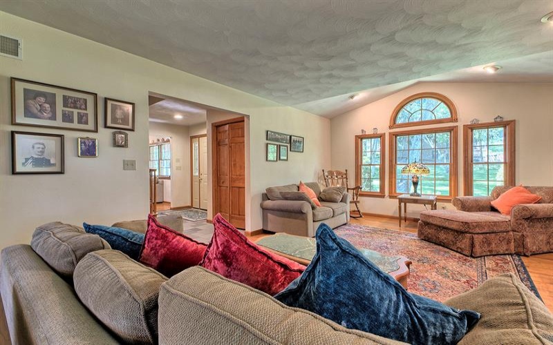 1413 Colony DRIVE, Greensburg, 15601, 4 Bedrooms Bedrooms, 10 Rooms Rooms,3.1 BathroomsBathrooms,Residential,For Sale,Colony,1759233