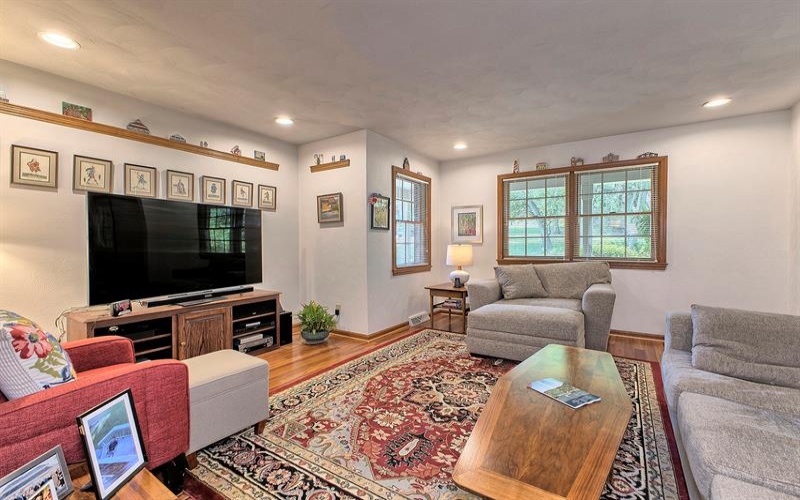 1413 Colony DRIVE, Greensburg, 15601, 4 Bedrooms Bedrooms, 10 Rooms Rooms,3.1 BathroomsBathrooms,Residential,For Sale,Colony,1759233