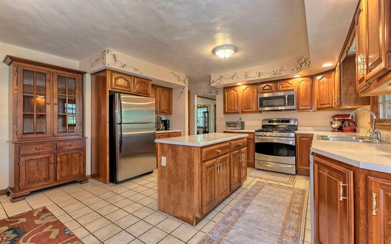 1413 Colony DRIVE, Greensburg, 15601, 4 Bedrooms Bedrooms, 10 Rooms Rooms,3.1 BathroomsBathrooms,Residential,For Sale,Colony,1759233