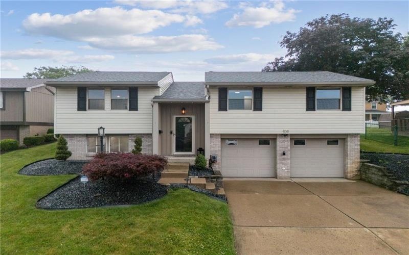 108 Macbeth Drive, New Kensington, 15068, 3 Bedrooms Bedrooms, 8 Rooms Rooms,2.1 BathroomsBathrooms,Residential,For Sale,Macbeth Drive,1759561
