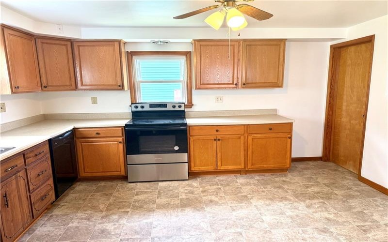 413 4TH STREET, Smithton, 15479, 2 Bedrooms Bedrooms, 6 Rooms Rooms,1 BathroomBathrooms,Residential,For Sale,4TH STREET,1759837