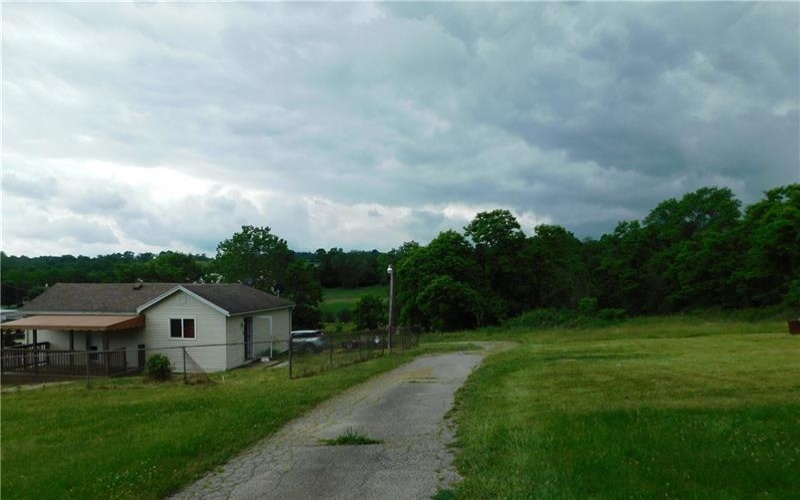 27 Community Avenue, Uniontown, 15401, 2 Bedrooms Bedrooms, ,1 BathroomBathrooms,Residential,For Sale,Community Avenue,1759936