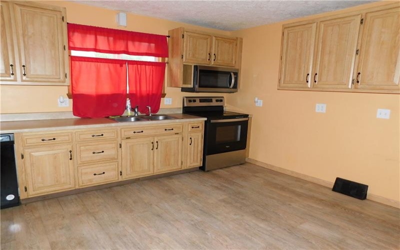 27 Community Avenue, Uniontown, 15401, 2 Bedrooms Bedrooms, ,1 BathroomBathrooms,Residential,For Sale,Community Avenue,1759936