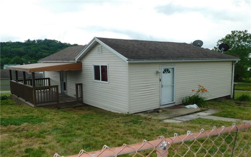 27 Community Avenue, Uniontown, 15401, 2 Bedrooms Bedrooms, ,1 BathroomBathrooms,Residential,For Sale,Community Avenue,1759936