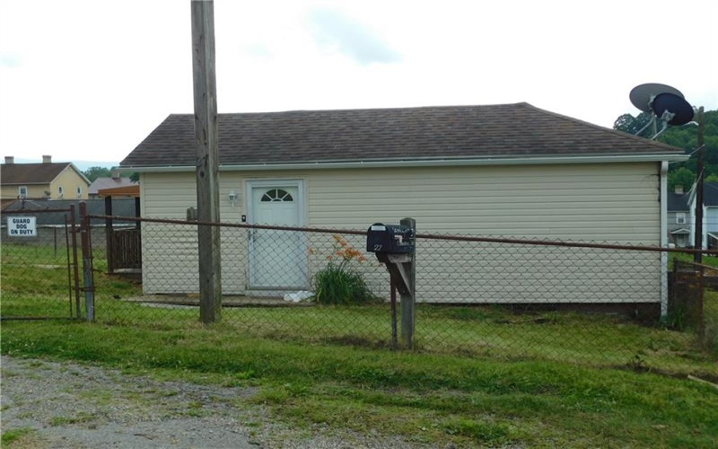 27 Community Avenue, Uniontown, 15401, 2 Bedrooms Bedrooms, ,1 BathroomBathrooms,Residential,For Sale,Community Avenue,1759936