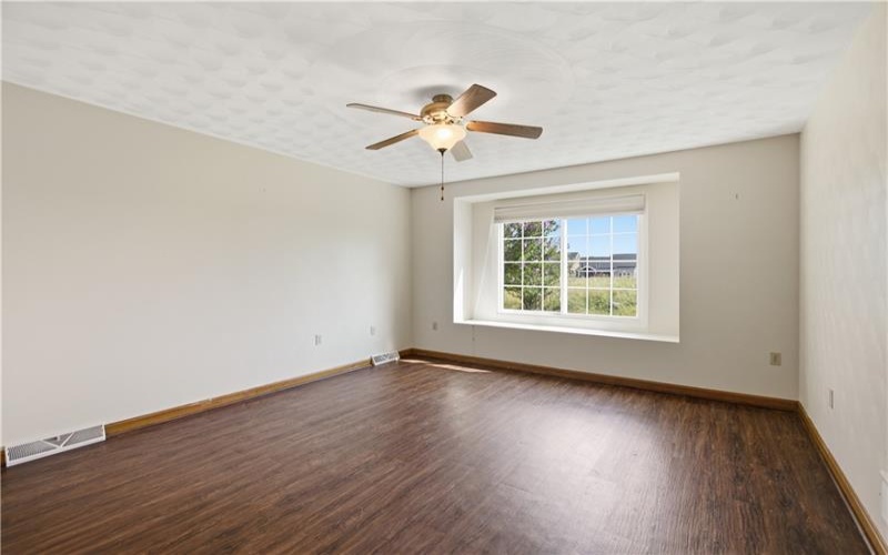 1027 Blackthorne Dr, Jeannette, 15644, 4 Bedrooms Bedrooms, ,3.1 BathroomsBathrooms,Residential,For Sale,Blackthorne Dr,1760976