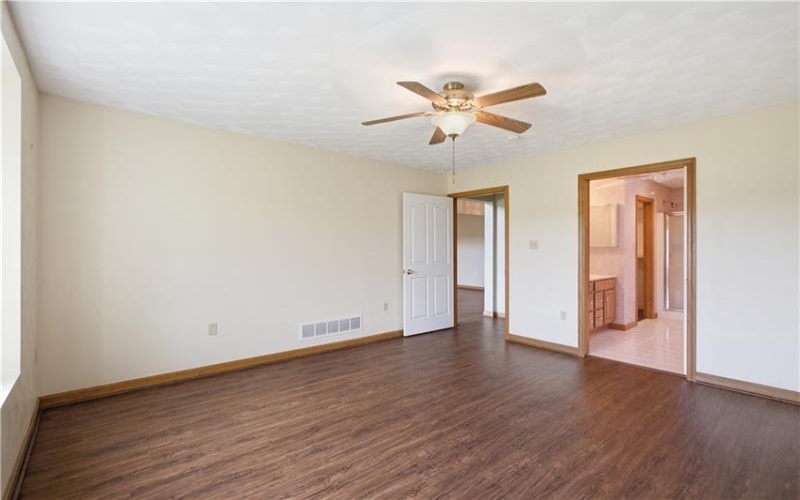1027 Blackthorne Dr, Jeannette, 15644, 4 Bedrooms Bedrooms, ,3.1 BathroomsBathrooms,Residential,For Sale,Blackthorne Dr,1760976