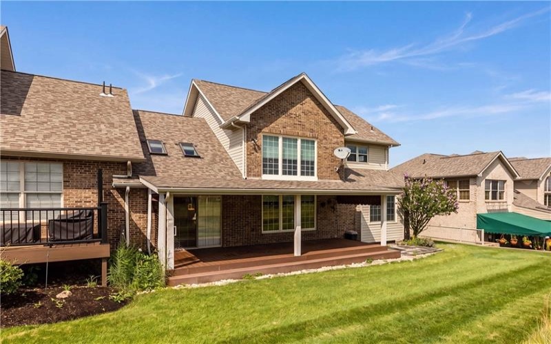 1027 Blackthorne Dr, Jeannette, 15644, 4 Bedrooms Bedrooms, ,3.1 BathroomsBathrooms,Residential,For Sale,Blackthorne Dr,1760976